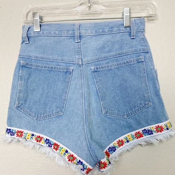 Vintage High Waisted Mom Jean Shorts Flower Trim - Picture 4 of 6